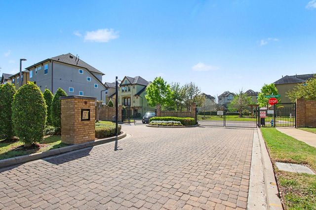 10022 Spring Shadows Park Circle, Houston, TX 77080