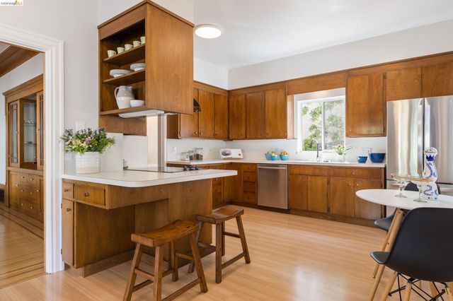 2909 Forest Ave, Berkeley, CA 94705