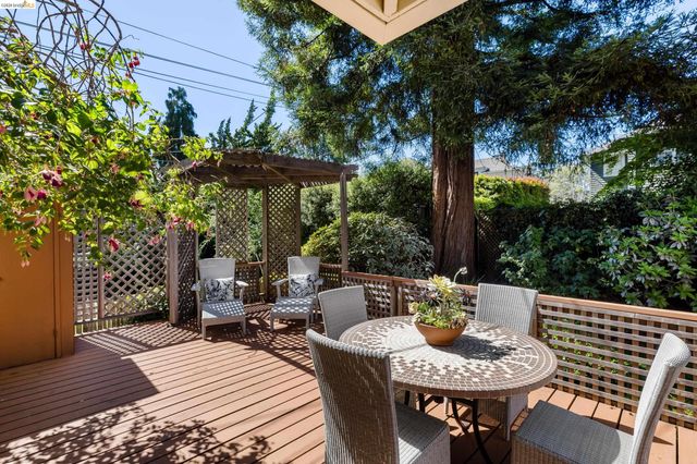 2909 Forest Ave, Berkeley, CA 94705