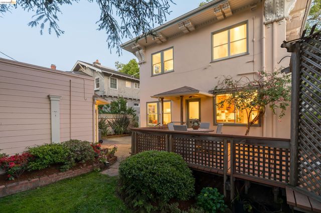 2909 Forest Ave, Berkeley, CA 94705