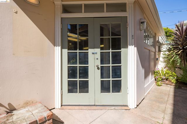 2909 Forest Ave, Berkeley, CA 94705