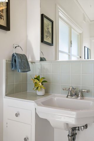 2909 Forest Ave, Berkeley, CA 94705