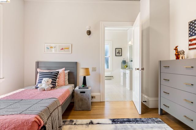 2909 Forest Ave, Berkeley, CA 94705