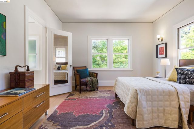 2909 Forest Ave, Berkeley, CA 94705
