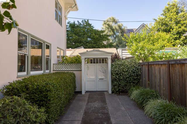 2909 Forest Ave, Berkeley, CA 94705