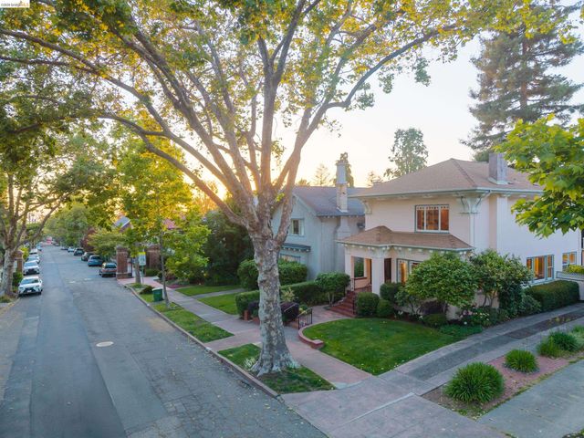 2909 Forest Ave, Berkeley, CA 94705
