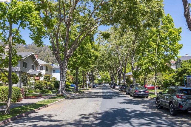 2909 Forest Ave, Berkeley, CA 94705