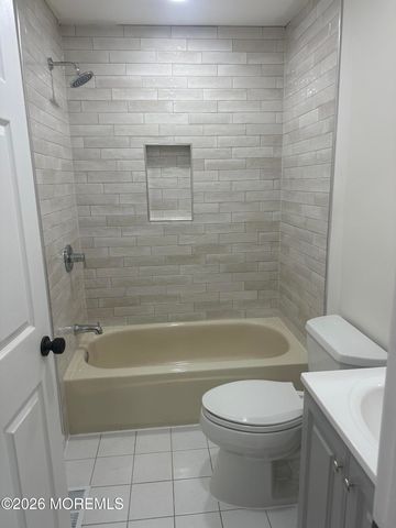 3 Lexington Court N003, Holmdel, NJ 07733