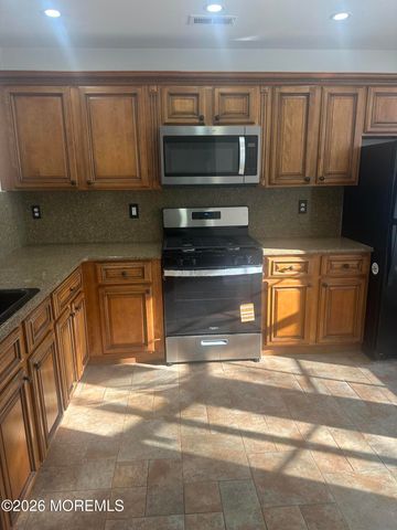 3 Lexington Court N003, Holmdel, NJ 07733