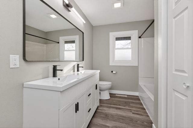 303 W McKinney Street, Runnells, IA 50237