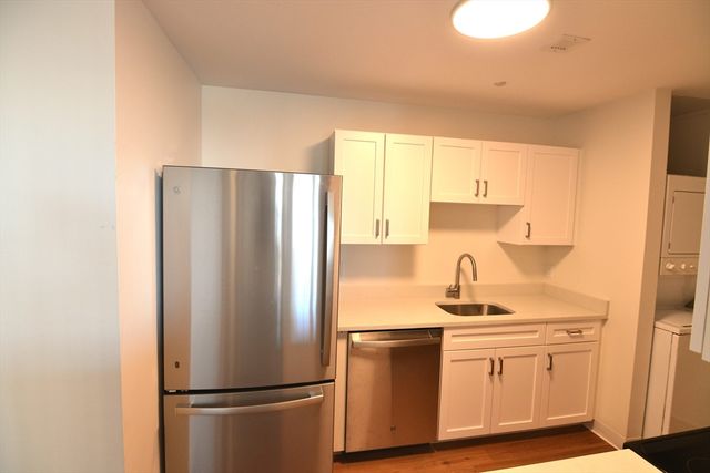 75 Peterborough 713, Boston, MA 02215