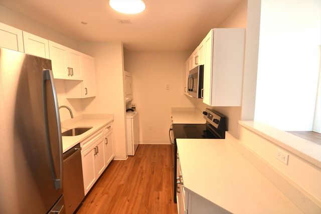 75 Peterborough 713, Boston, MA 02215