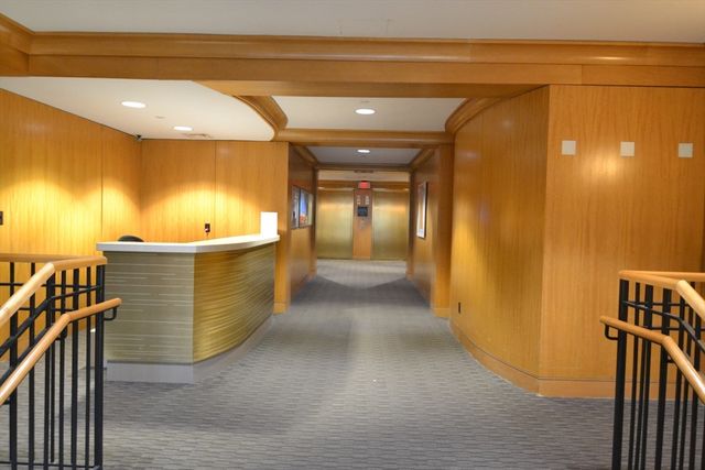 75 Peterborough 713, Boston, MA 02215