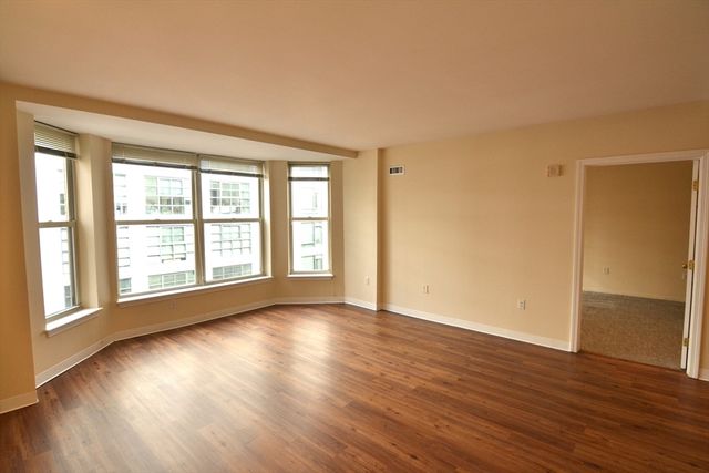 75 Peterborough 713, Boston, MA 02215