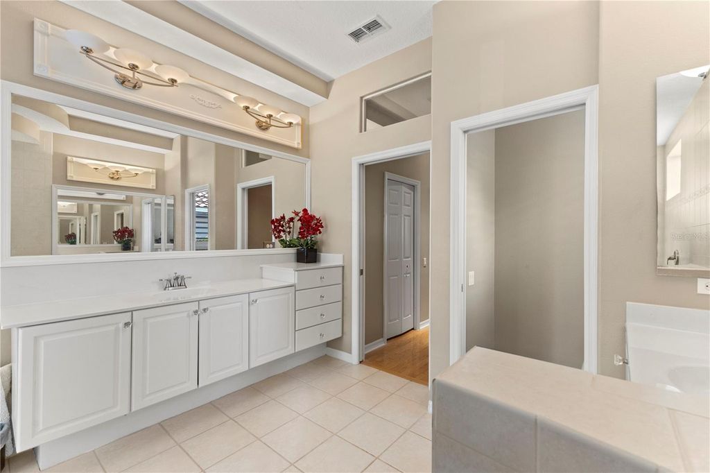 Image 28 of property listing at 17861 ARBOR GREENE DRIVE, Tampa, FL 33647