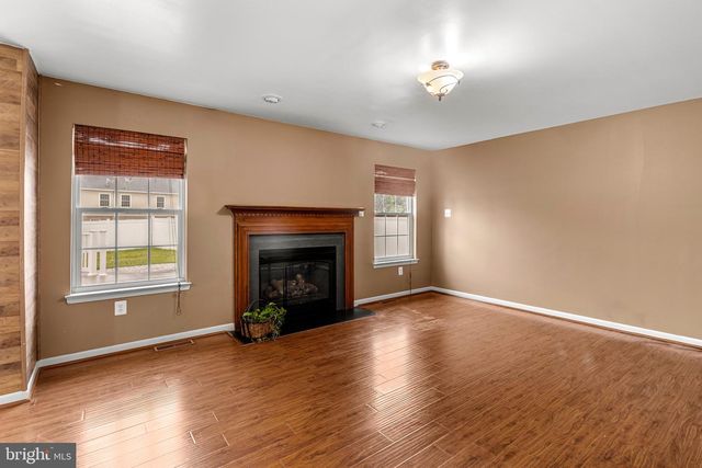 155 HUNTER CREEK DR, York, PA 17406