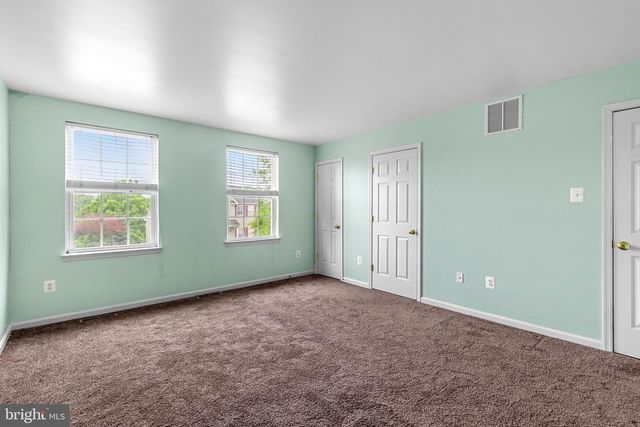 155 HUNTER CREEK DR, York, PA 17406