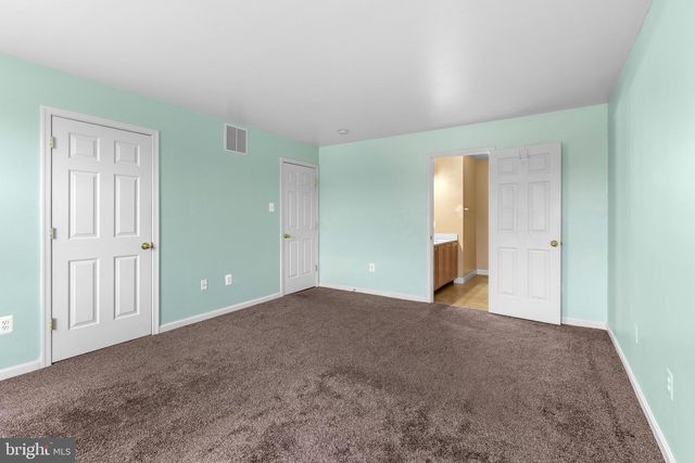 155 HUNTER CREEK DR, York, PA 17406