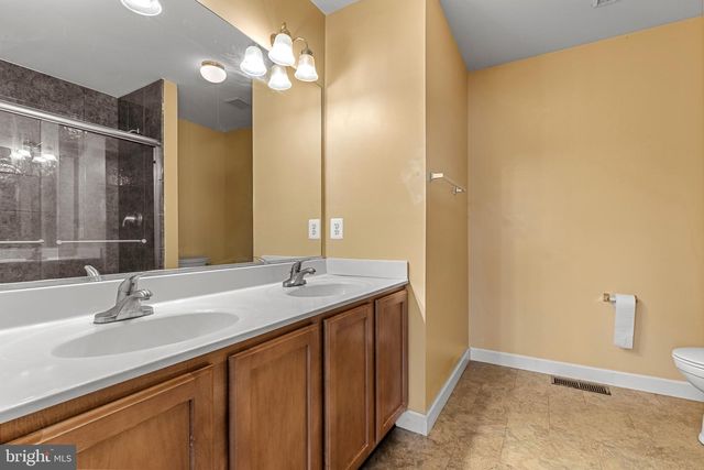 155 HUNTER CREEK DR, York, PA 17406