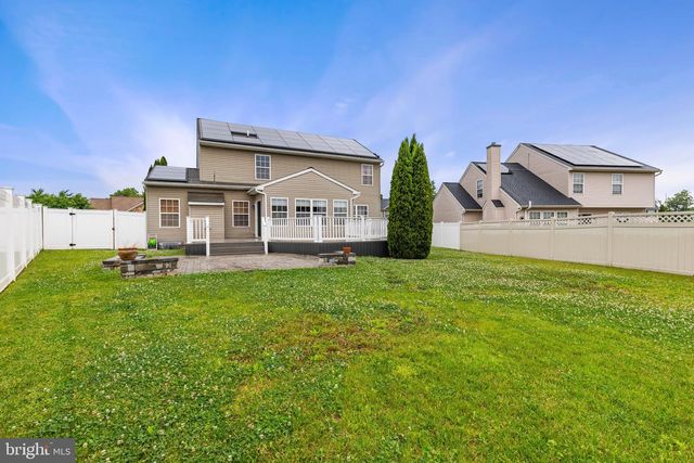 155 HUNTER CREEK DR, York, PA 17406