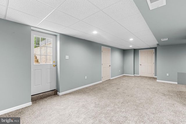 155 HUNTER CREEK DR, York, PA 17406