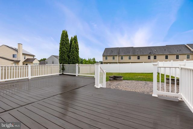 155 HUNTER CREEK DR, York, PA 17406