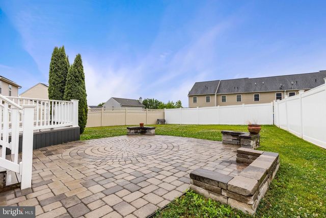 155 HUNTER CREEK DR, York, PA 17406