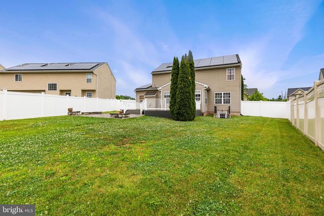 155 HUNTER CREEK DR, York, PA 17406