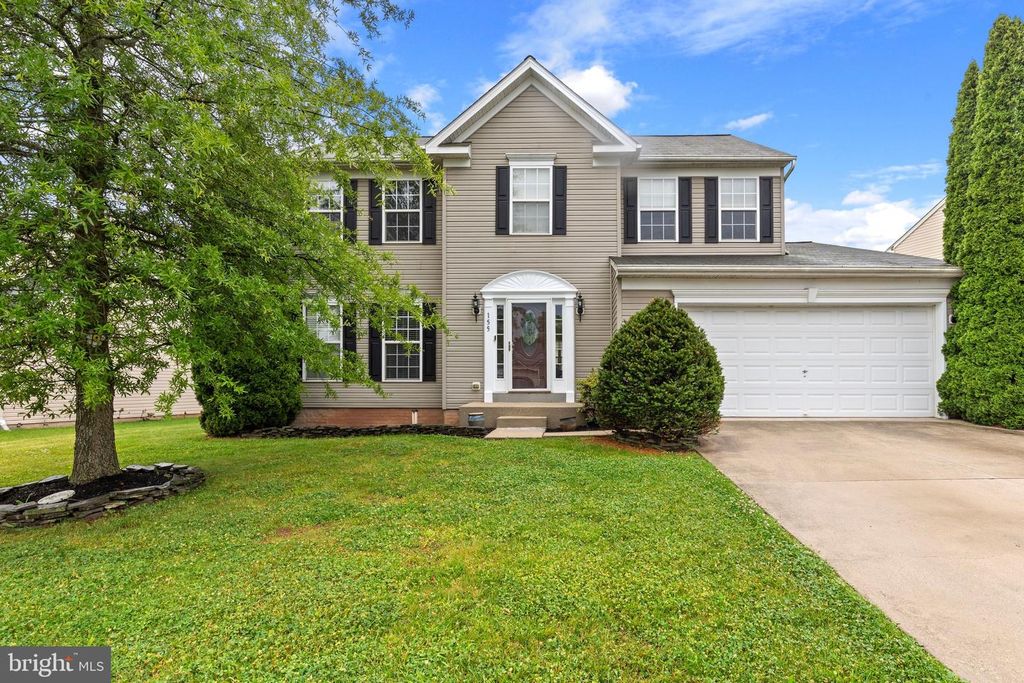 155 HUNTER CREEK DR, York, PA 17406