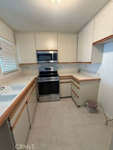 27648 Susan Beth Way H, Saugus, CA 91350