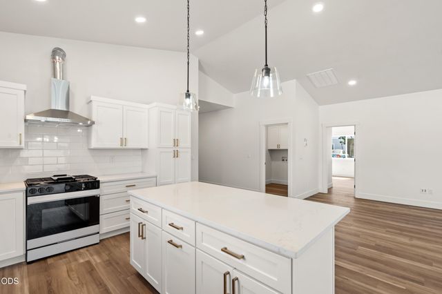 467 Arnos Street, Talent, OR 97540