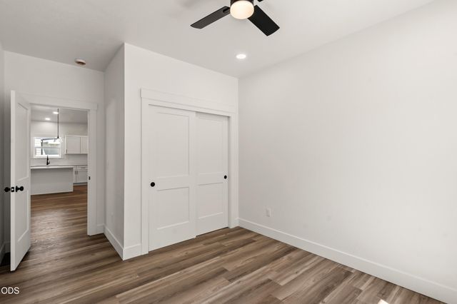 467 Arnos Street, Talent, OR 97540