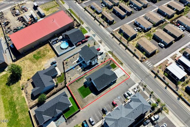 467 Arnos Street, Talent, OR 97540