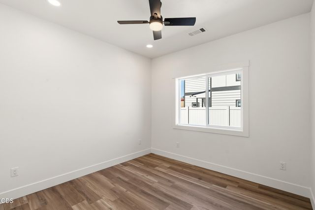 467 Arnos Street, Talent, OR 97540