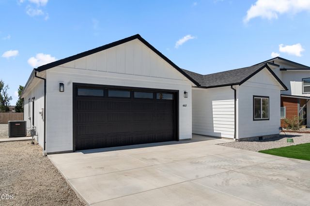 467 Arnos Street, Talent, OR 97540