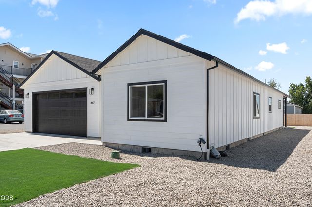 467 Arnos Street, Talent, OR 97540