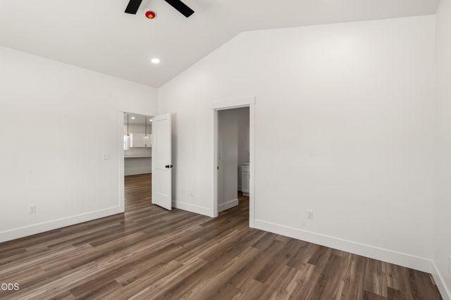 467 Arnos Street, Talent, OR 97540