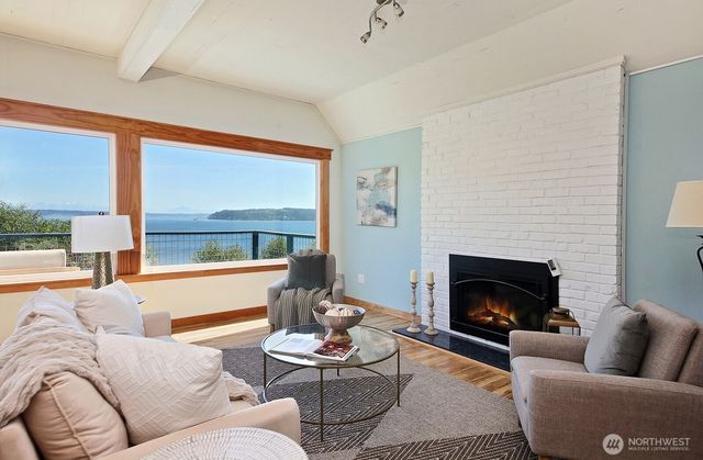 2977 North Bluff Road, Greenbank, WA 98253