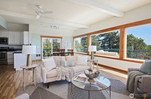 2977 North Bluff Road, Greenbank, WA 98253