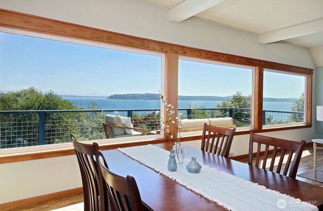 2977 North Bluff Road, Greenbank, WA 98253