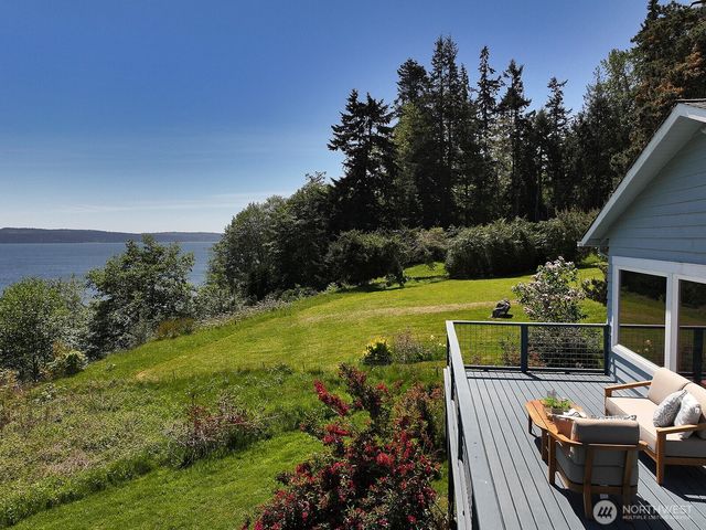 2977 North Bluff Road, Greenbank, WA 98253