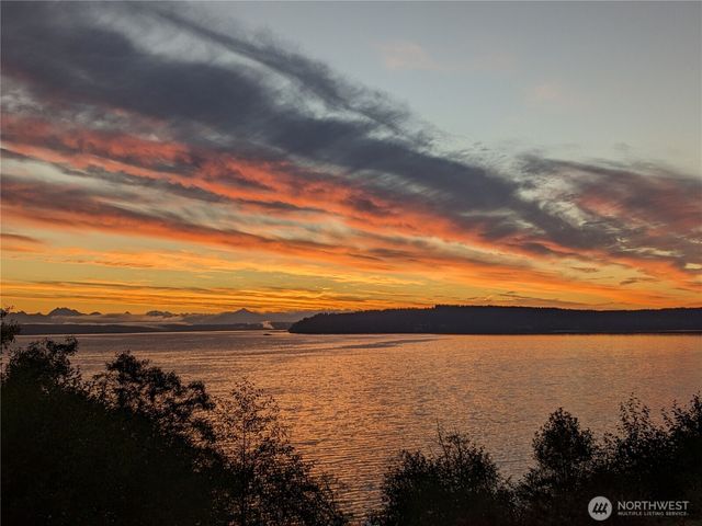 2977 North Bluff Road, Greenbank, WA 98253