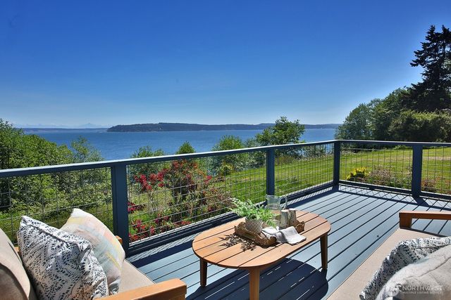 2977 North Bluff Road, Greenbank, WA 98253