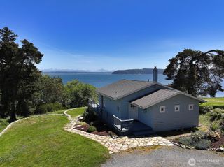 2977 North Bluff Road, Greenbank, WA 98253