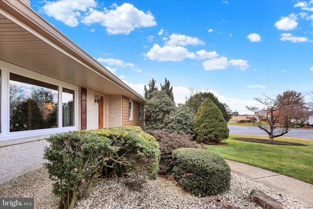 201 WESTVIEW DRIVE, Mechanicsburg, PA 17055