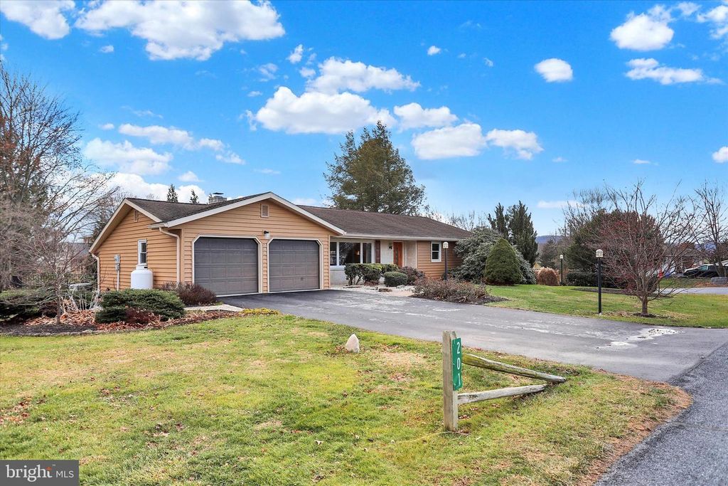 201 WESTVIEW DRIVE, Mechanicsburg, PA 17055