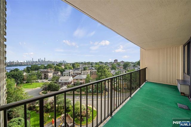 200 Winston Drive 718, Cliffside Park, NJ 07010