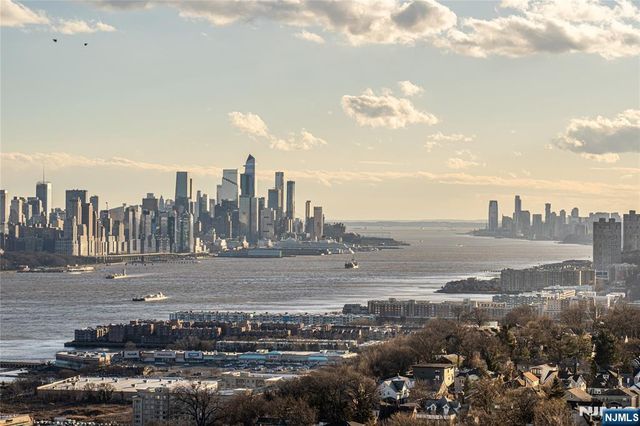 200 Winston Drive 718, Cliffside Park, NJ 07010