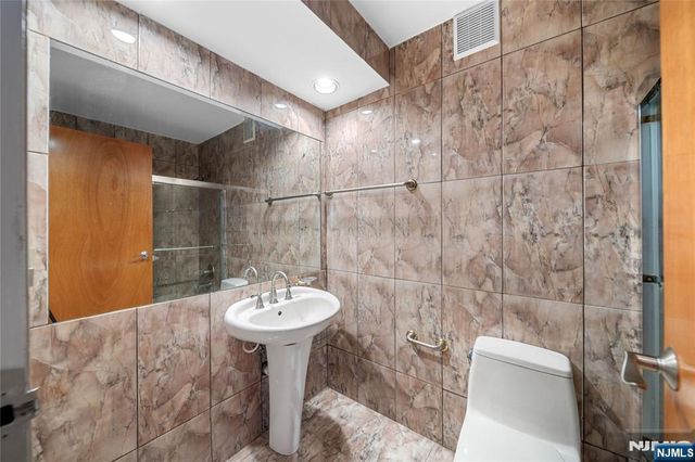 200 Winston Drive 718, Cliffside Park, NJ 07010