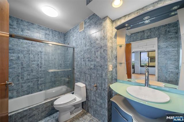 200 Winston Drive 718, Cliffside Park, NJ 07010
